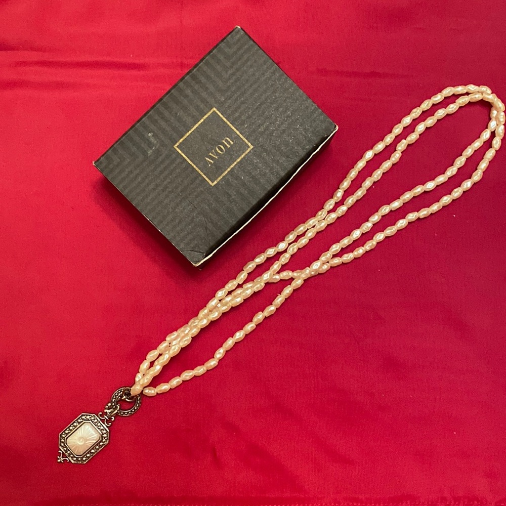 Avon Faux Freshwater Pearl Necklace